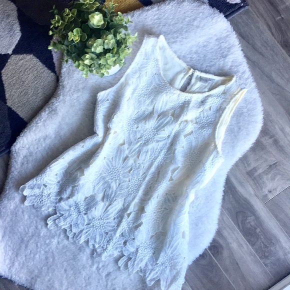 🌿☀️white lace tank top☀️🌿